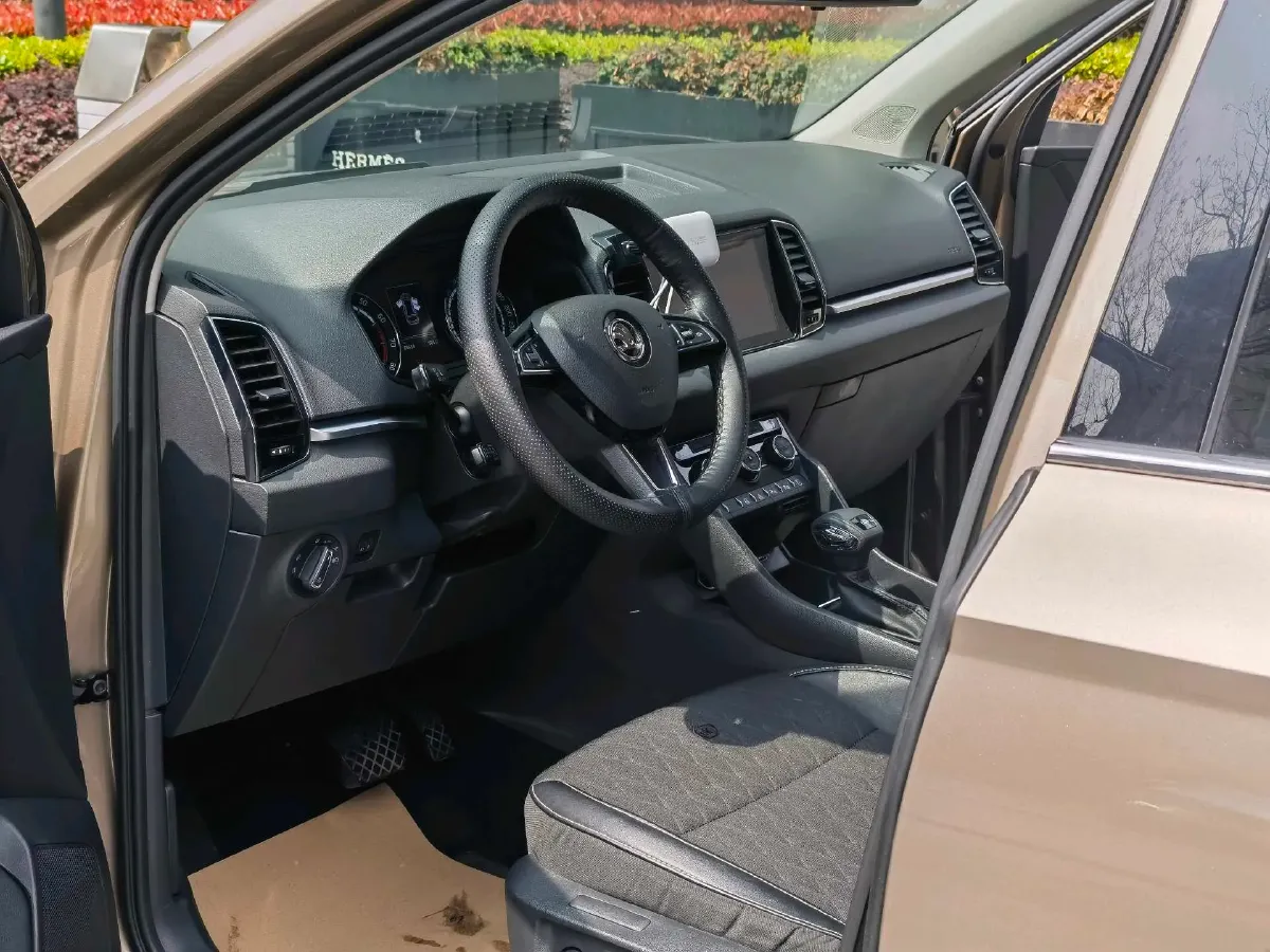 2020 Skoda Karoq 1.4T 150HP L4 7DCT,autocango,china used car exporter,china ev exporter,chinese used car exporter,chinese used ev exporter