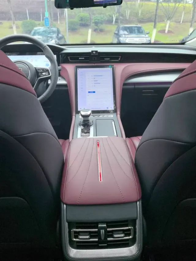 2024 HongQi H5 2.0T 224HP L4 8AT,autocango,china used car exporter,china ev exporter,chinese used car exporter,chinese used ev exporter