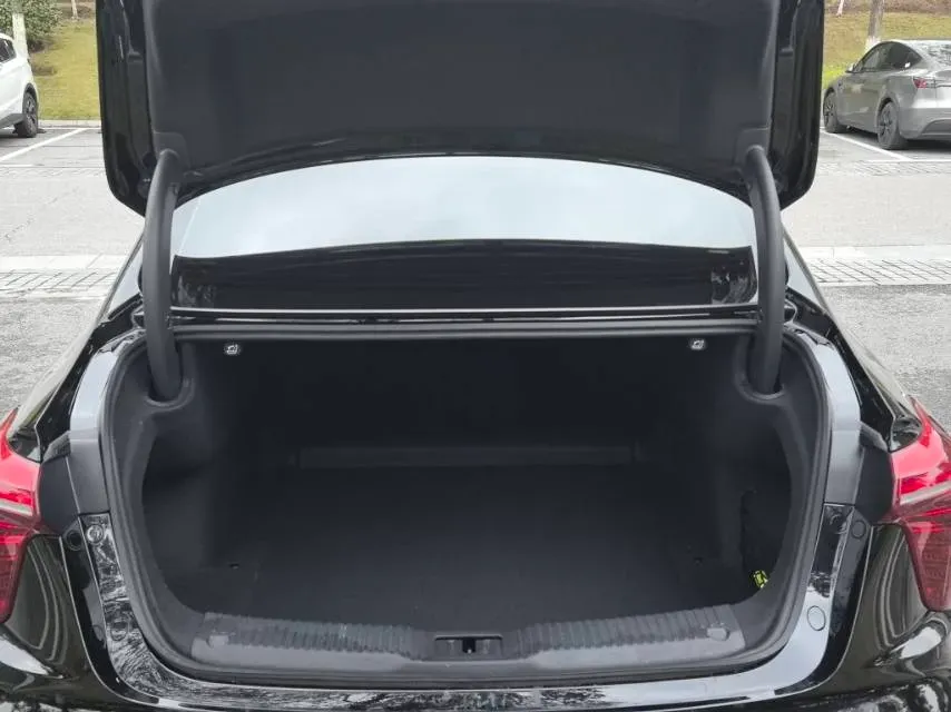 2024 HongQi H5 2.0T 224HP L4 8AT,autocango,china used car exporter,china ev exporter,chinese used car exporter,chinese used ev exporter