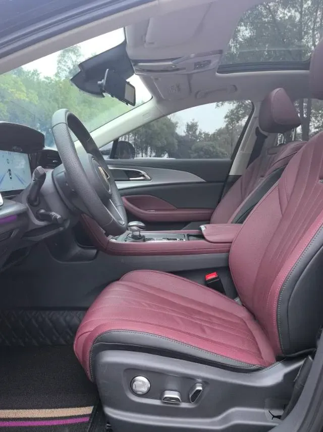 2024 HongQi H5 2.0T 224HP L4 8AT,autocango,china used car exporter,china ev exporter,chinese used car exporter,chinese used ev exporter