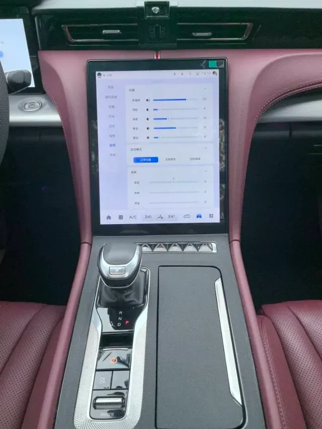 2024 HongQi H5 2.0T 224HP L4 8AT,autocango,china used car exporter,china ev exporter,chinese used car exporter,chinese used ev exporter