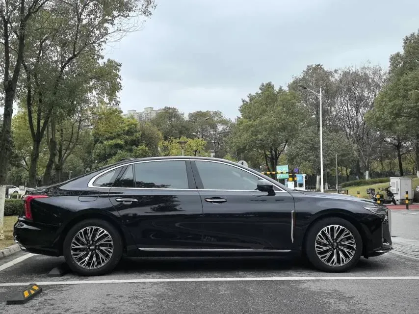 2024 HongQi H5 2.0T 224HP L4 8AT,autocango,china used car exporter,china ev exporter,chinese used car exporter,chinese used ev exporter