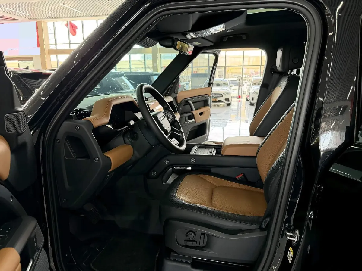 2024 Land Rover Defender 3.0T 400HP L6 8AT,autocango,china used car exporter,china ev exporter,chinese used car exporter,chinese used ev exporter