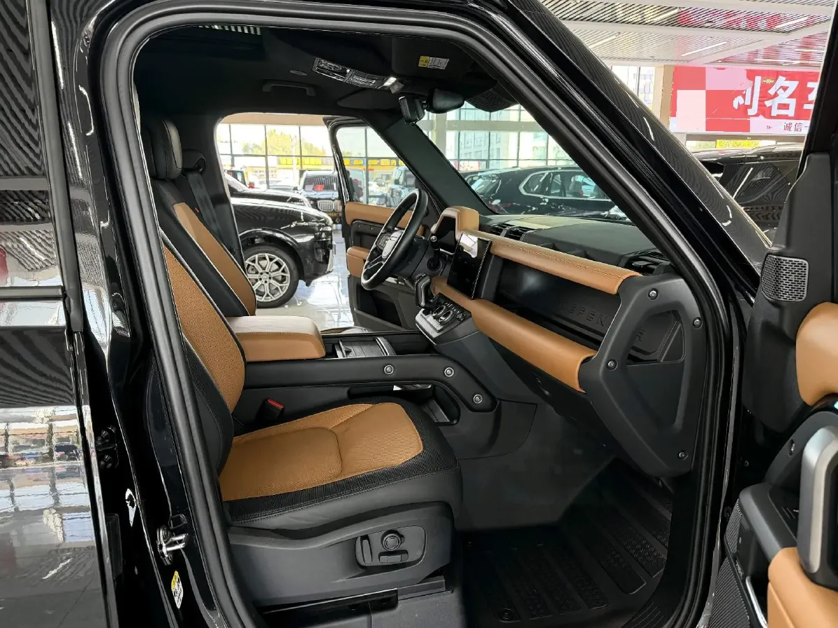 2024 Land Rover Defender 3.0T 400HP L6 8AT,autocango,china used car exporter,china ev exporter,chinese used car exporter,chinese used ev exporter