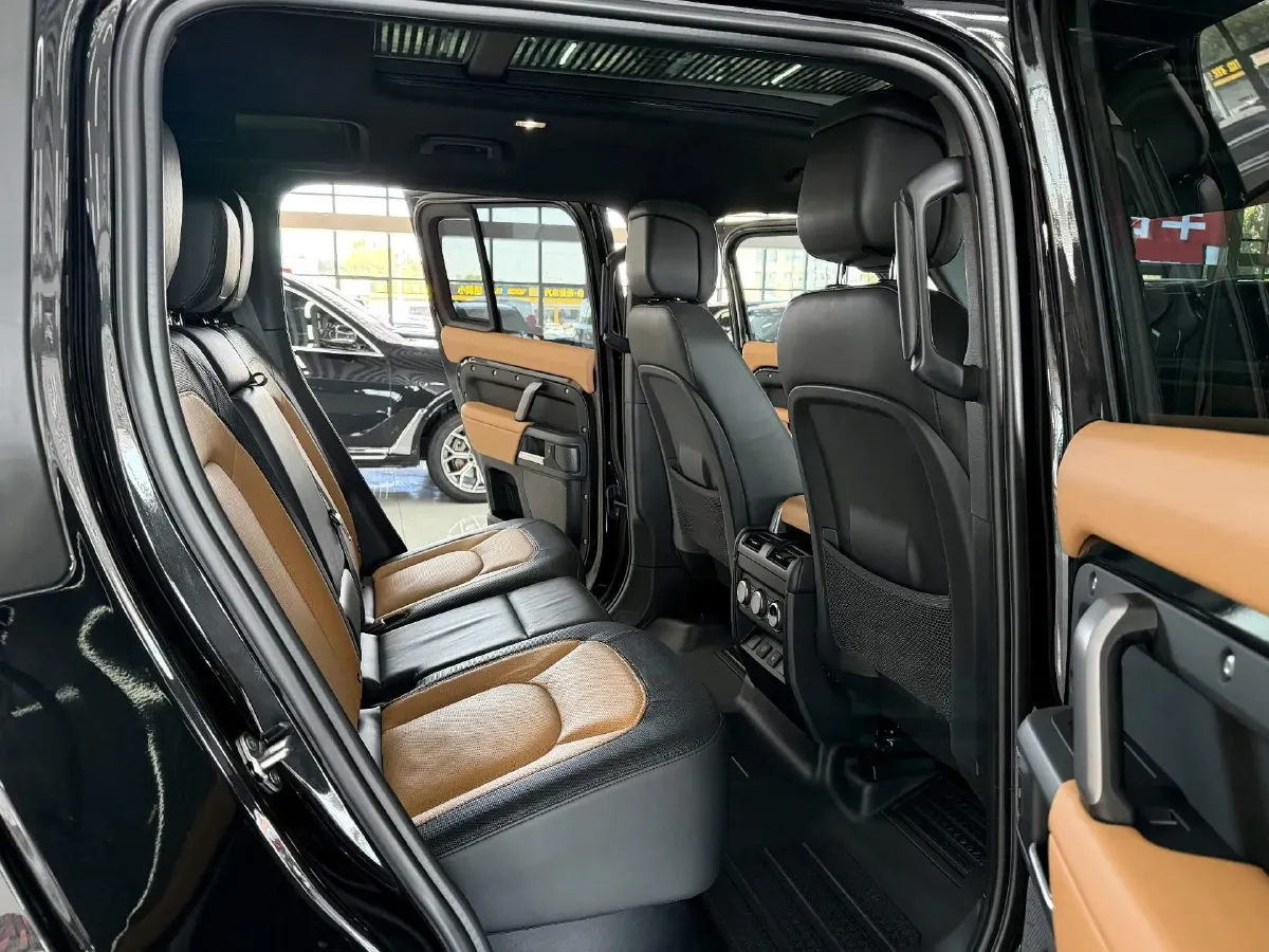 2024 Land Rover Defender 3.0T 400HP L6 8AT,autocango,china used car exporter,china ev exporter,chinese used car exporter,chinese used ev exporter