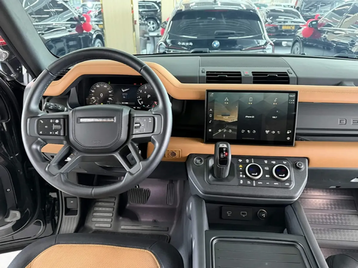 2024 Land Rover Defender 3.0T 400HP L6 8AT,autocango,china used car exporter,china ev exporter,chinese used car exporter,chinese used ev exporter