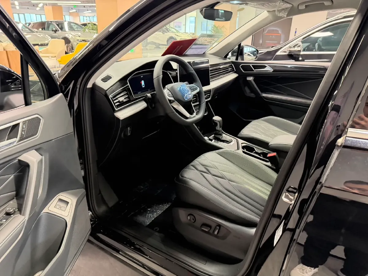 2023 Volkswagen Tiguan L 1.4T 150HP L4 6DCT PHEV 13KWH,autocango,china used car exporter,china ev exporter,chinese used car exporter,chinese used ev exporter