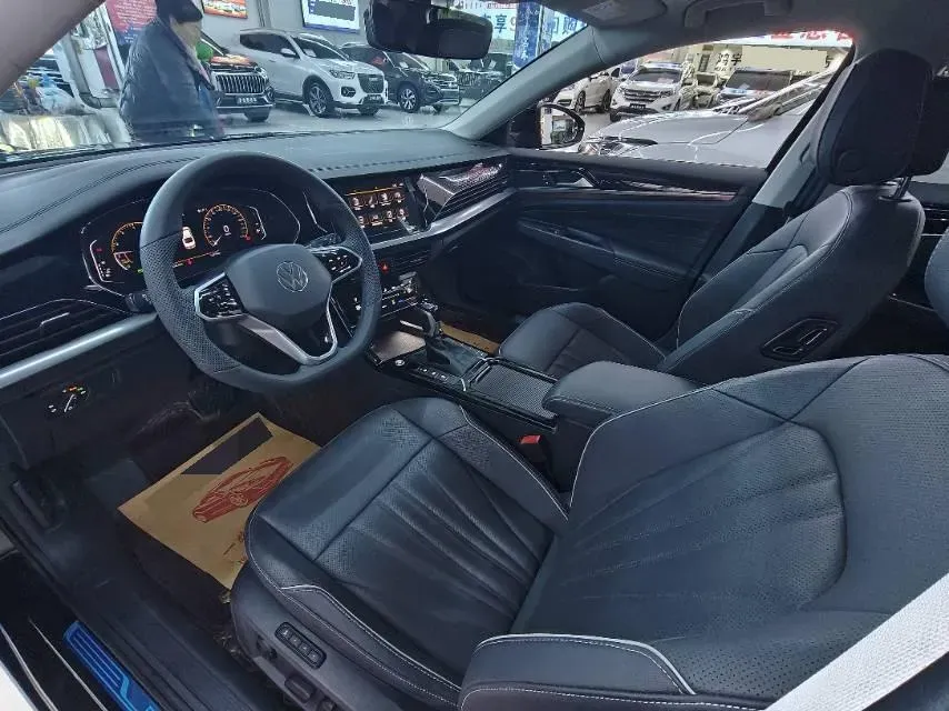 2024 Volkswagen Passat 2.0T 220HP L4 7DCT,autocango,china used car exporter,china ev exporter,chinese used car exporter,chinese used ev exporter