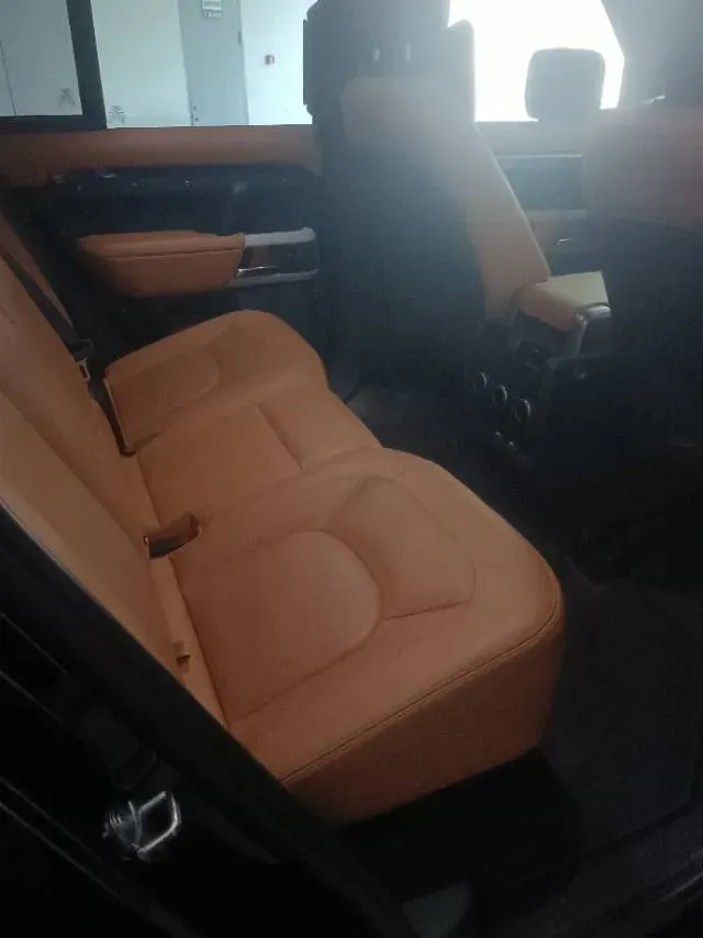 2023 Land Rover Defender 3.0T 400HP L6 8AT,autocango,china used car exporter,china ev exporter,chinese used car exporter,chinese used ev exporter