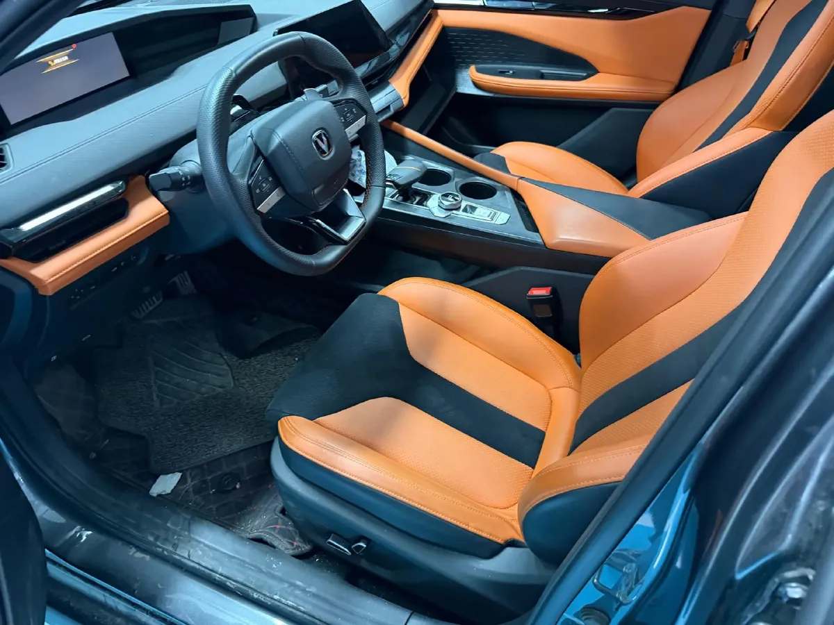 2023 ChangAn UNI-V 1.5T 188HP L4 7DCT,autocango,china used car exporter,china ev exporter,chinese used car exporter,chinese used ev exporter