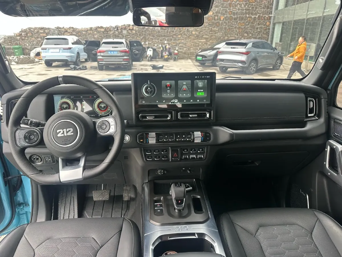 2025 212 212 T01 2.0T 252HP L4 8AT,autocango,china used car exporter,china ev exporter,chinese used car exporter,chinese used ev exporter