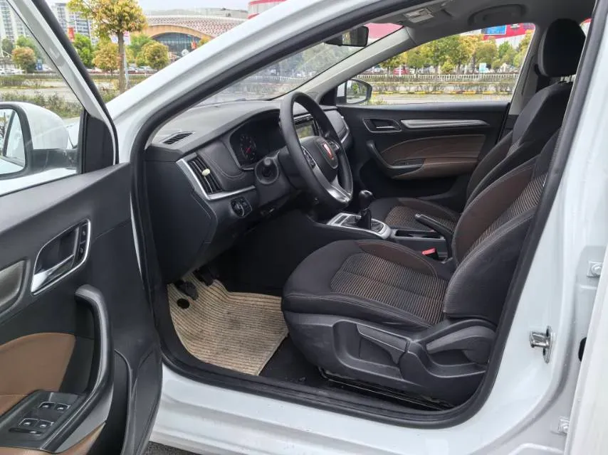 2020 Roewe i6 1.6L 125HP L4 5MT,autocango,china used car exporter,china ev exporter,chinese used car exporter,chinese used ev exporter