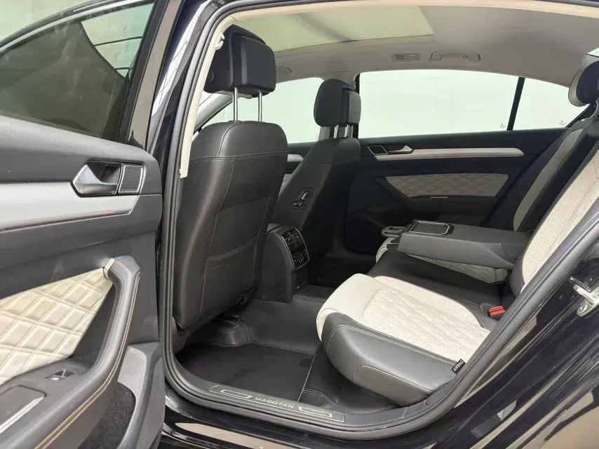 2023 Volkswagen Magotan 2.0T 186HP L4 7DCT,autocango,china used car exporter,china ev exporter,chinese used car exporter,chinese used ev exporter