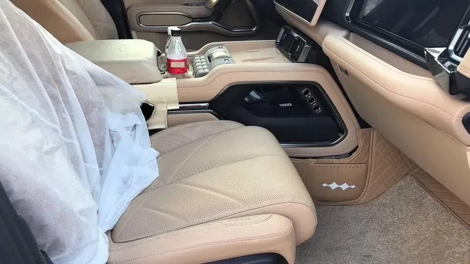 2025 FangChengBao Bao 8 2.0T 245HP L4 E-CVT PHEV 36.8KWH,autocango,china used car exporter,china ev exporter,chinese used car exporter,chinese used ev exporter