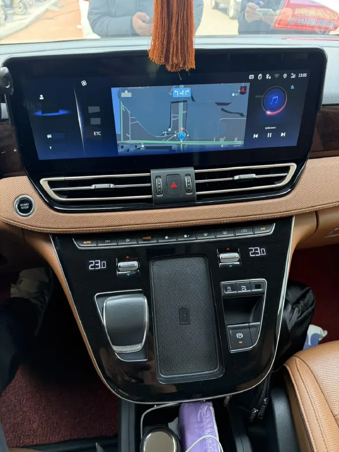 2023 HongQi HQ9 2.0T 252HP L4 8AT,autocango,china used car exporter,china ev exporter,chinese used car exporter,chinese used ev exporter