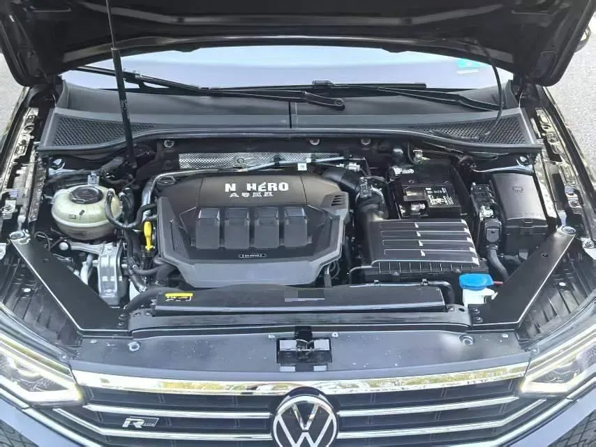 2021 Volkswagen Magotan 2.0T 186HP L4 7DCT,autocango,china used car exporter,china ev exporter,chinese used car exporter,chinese used ev exporter