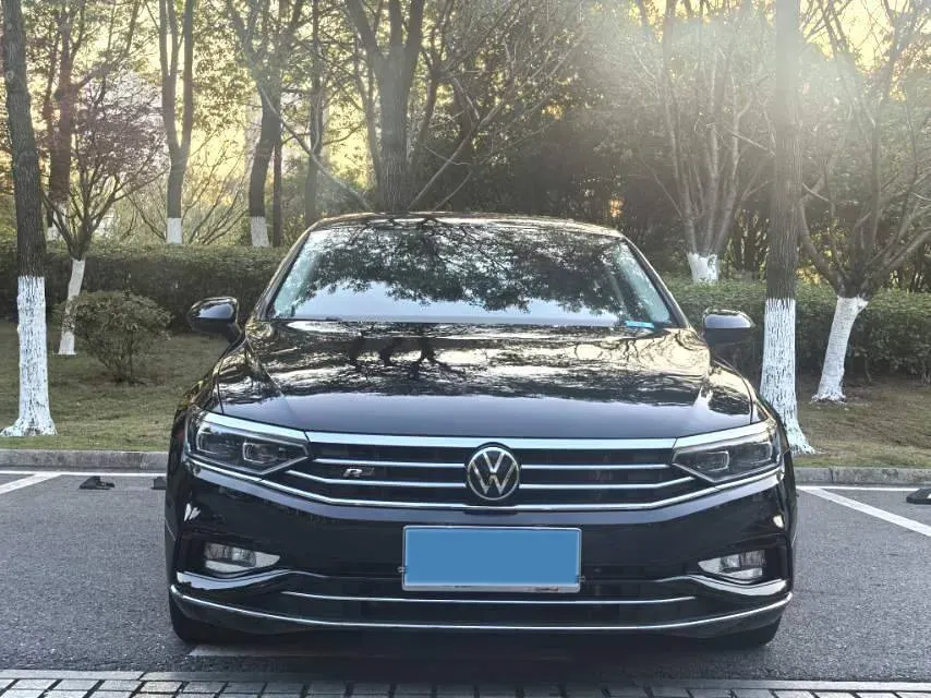 2021 Volkswagen Magotan 2.0T 186HP L4 7DCT,autocango,china used car exporter,china ev exporter,chinese used car exporter,chinese used ev exporter