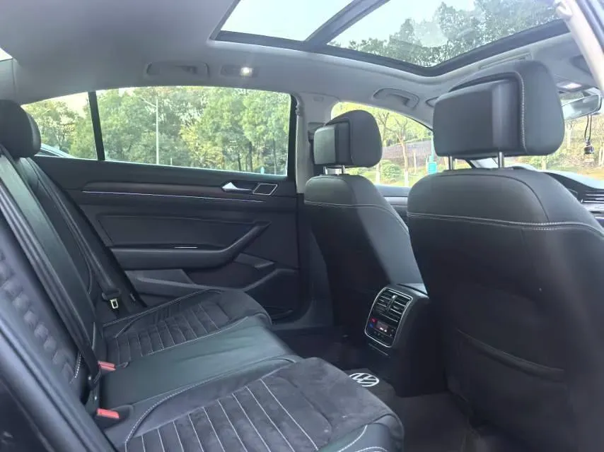 2021 Volkswagen Magotan 2.0T 186HP L4 7DCT,autocango,china used car exporter,china ev exporter,chinese used car exporter,chinese used ev exporter