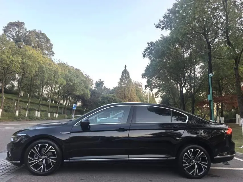2021 Volkswagen Magotan 2.0T 186HP L4 7DCT,autocango,china used car exporter,china ev exporter,chinese used car exporter,chinese used ev exporter
