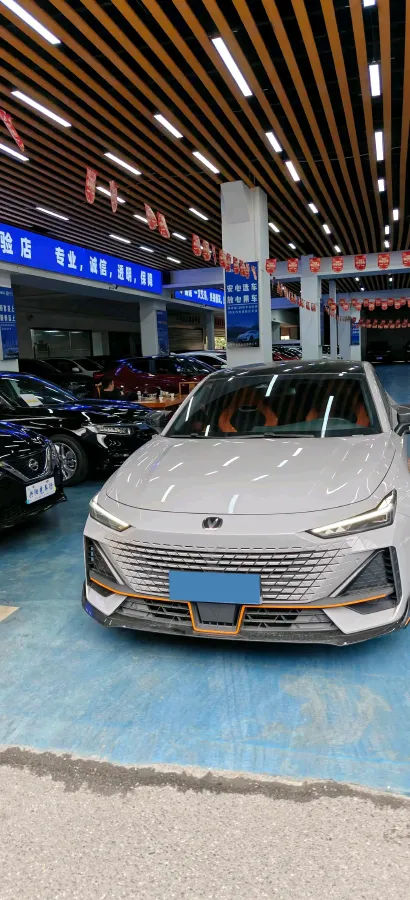2023 ChangAn UNI-V 1.5T 188HP L4 7DCT,autocango,china used car exporter,china ev exporter,chinese used car exporter,chinese used ev exporter