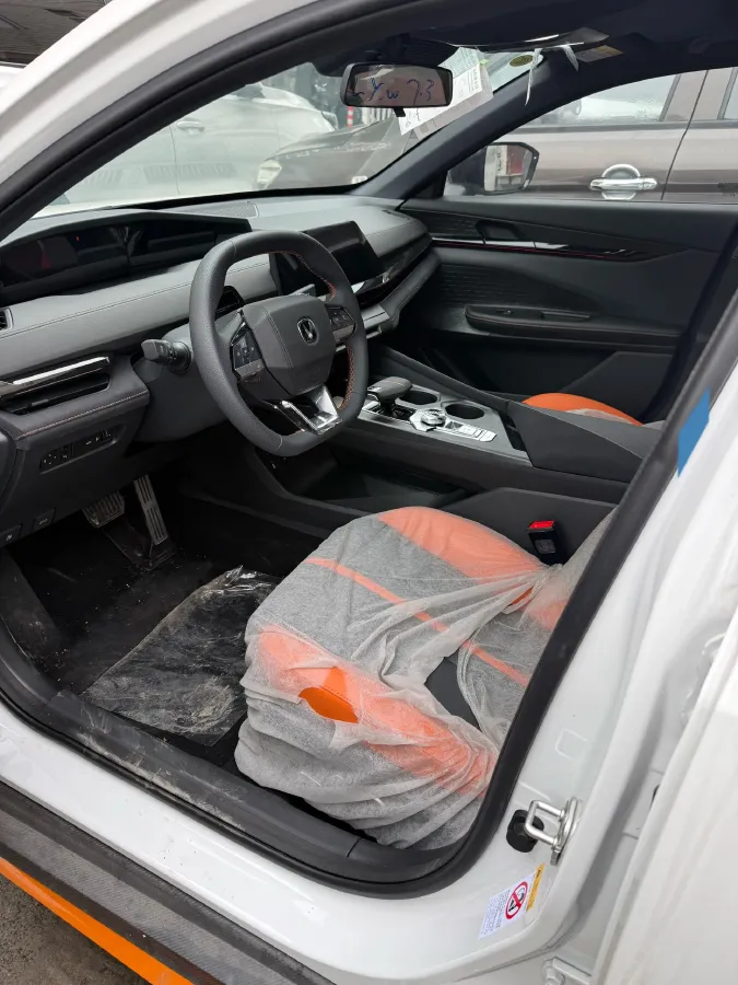 2025 ChangAn UNI-V 1.5T 192HP L4 7DCT,autocango,china used car exporter,china ev exporter,chinese used car exporter,chinese used ev exporter