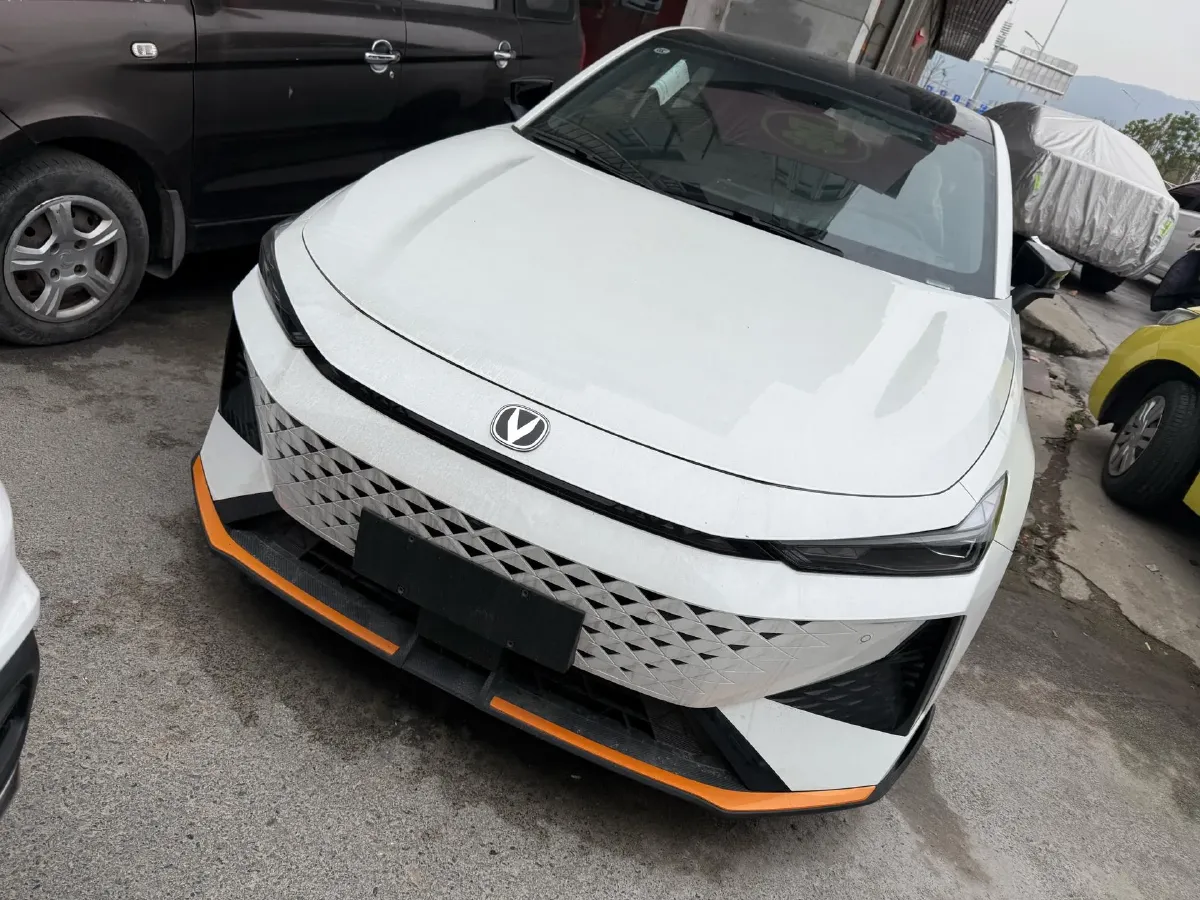 2025 ChangAn UNI-V 1.5T 192HP L4 7DCT,autocango,china used car exporter,china ev exporter,chinese used car exporter,chinese used ev exporter