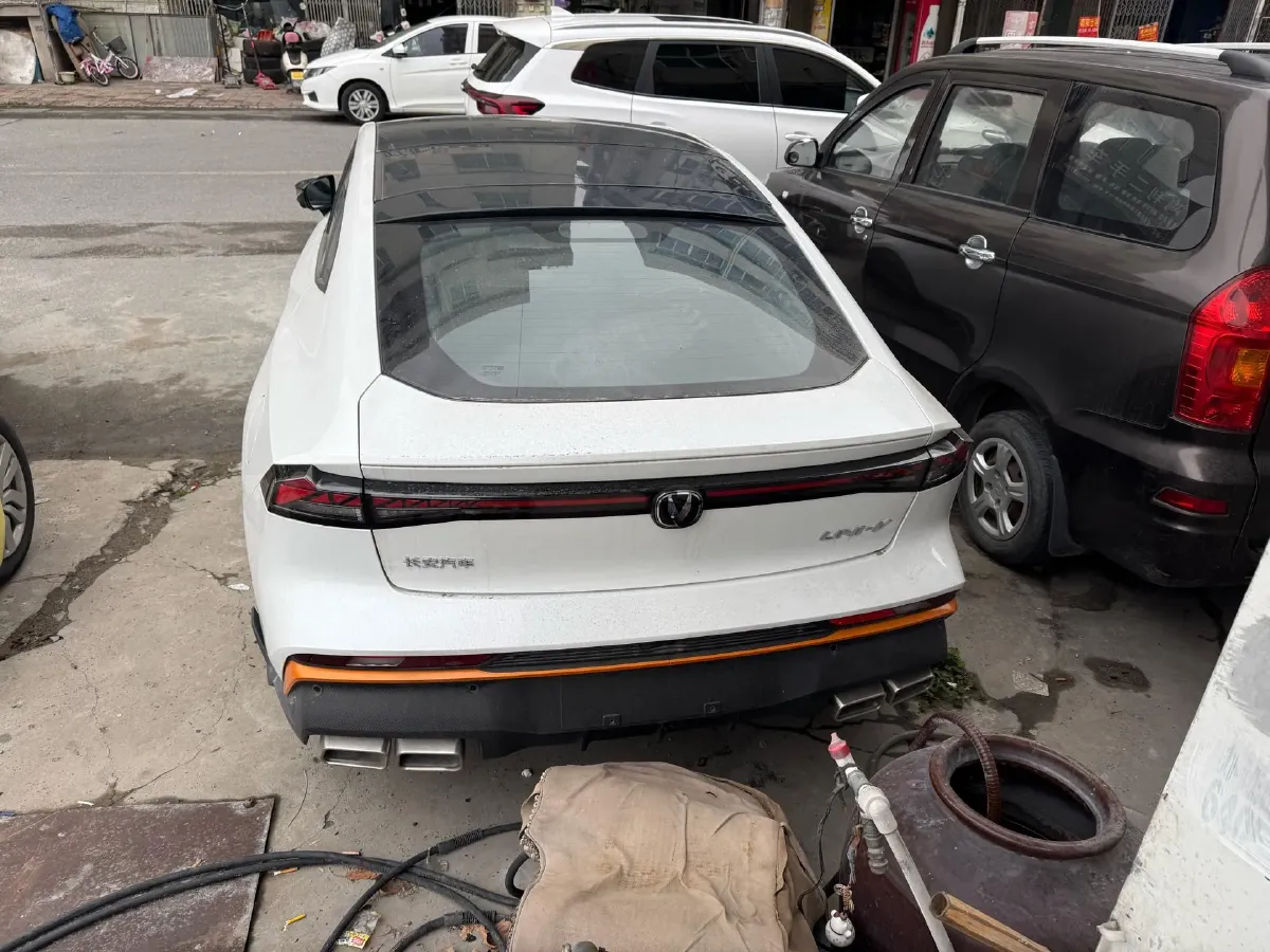 2025 ChangAn UNI-V 1.5T 192HP L4 7DCT,autocango,china used car exporter,china ev exporter,chinese used car exporter,chinese used ev exporter