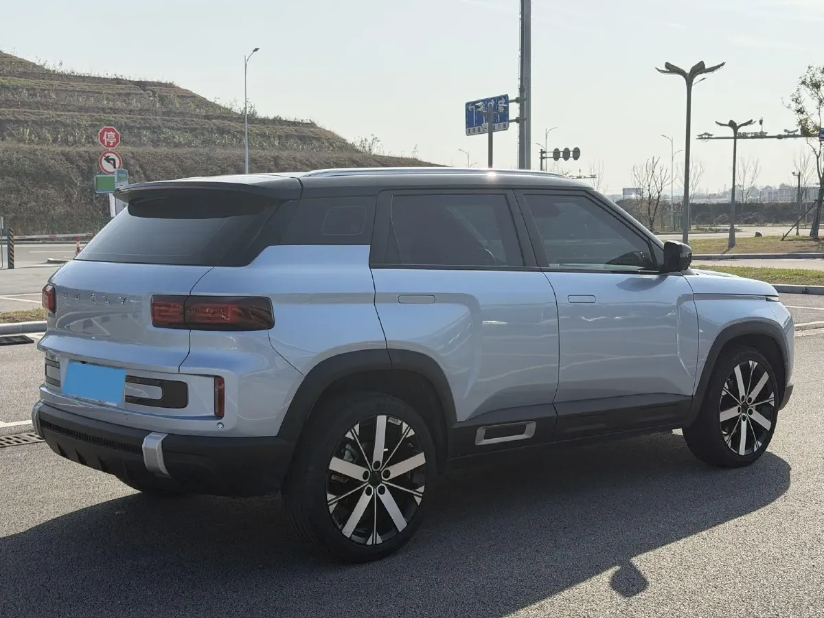 2023 Geely ICON 1.5T 181HP L4 7DCT,autocango,china used car exporter,china ev exporter,chinese used car exporter,chinese used ev exporter