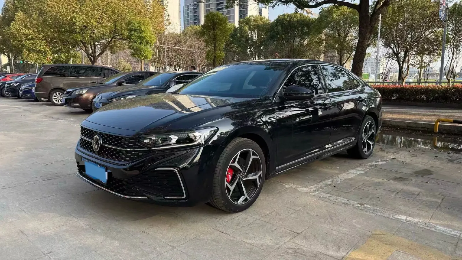 2024 Volkswagen Passat 2.0T 220HP L4 7DCT,autocango,china used car exporter,china ev exporter,chinese used car exporter,chinese used ev exporter