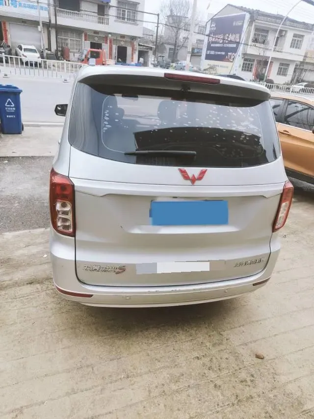 2021 WuLing HongGuang 1.5L 99HP L4 6MT,autocango,china used car exporter,china ev exporter,chinese used car exporter,chinese used ev exporter