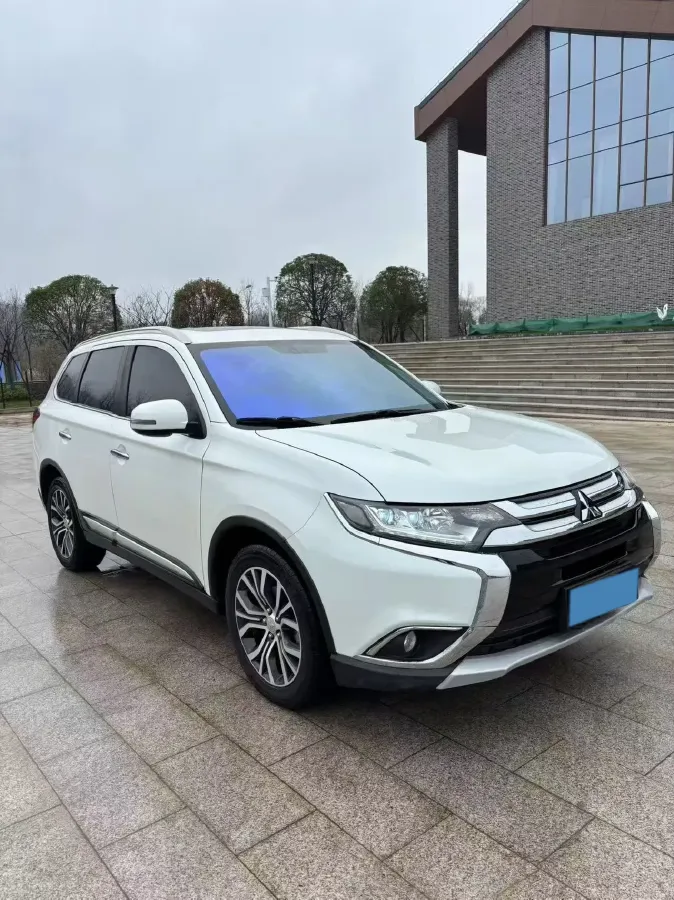 2019 Mitsubishi Outlander 2.4L 192HP L4 CVT,autocango,china used car exporter,china ev exporter,chinese used car exporter,chinese used ev exporter