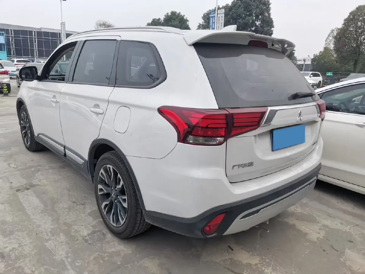2019 Mitsubishi Outlander 2.4L 192HP L4 CVT,autocango,china used car exporter,china ev exporter,chinese used car exporter,chinese used ev exporter