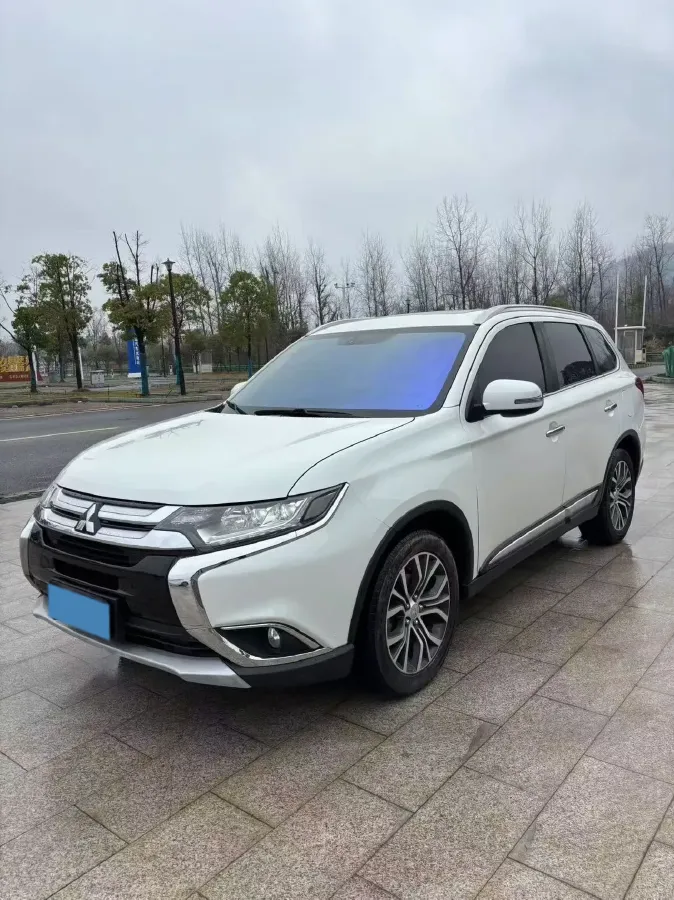 2019 Mitsubishi Outlander 2.4L 192HP L4 CVT,autocango,china used car exporter,china ev exporter,chinese used car exporter,chinese used ev exporter