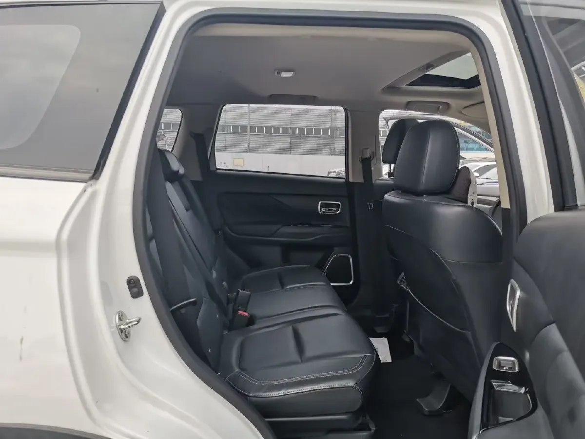 2019 Mitsubishi Outlander 2.4L 192HP L4 CVT,autocango,china used car exporter,china ev exporter,chinese used car exporter,chinese used ev exporter