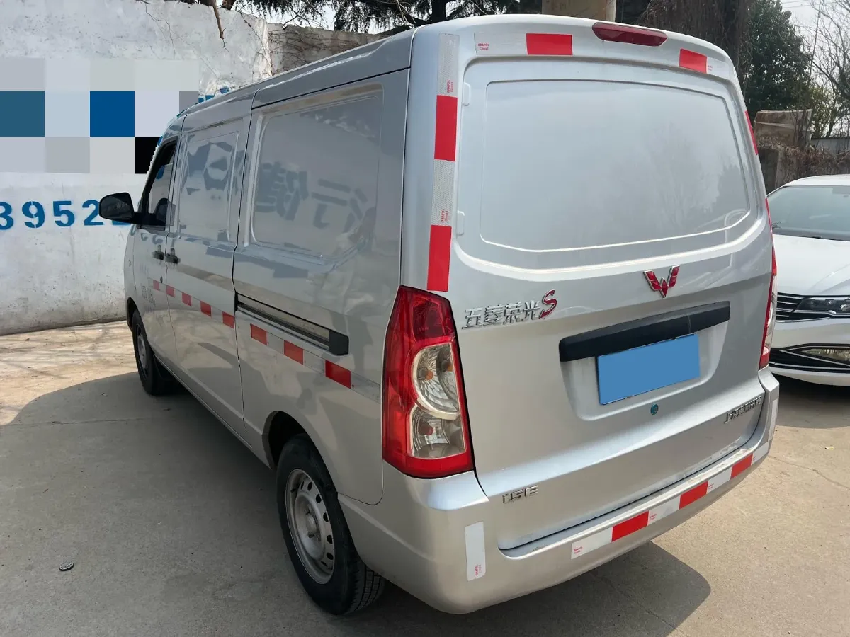 2022 WuLing RongGuang S 1.2L 76HP L4 5MT,autocango,china used car exporter,china ev exporter,chinese used car exporter,chinese used ev exporter