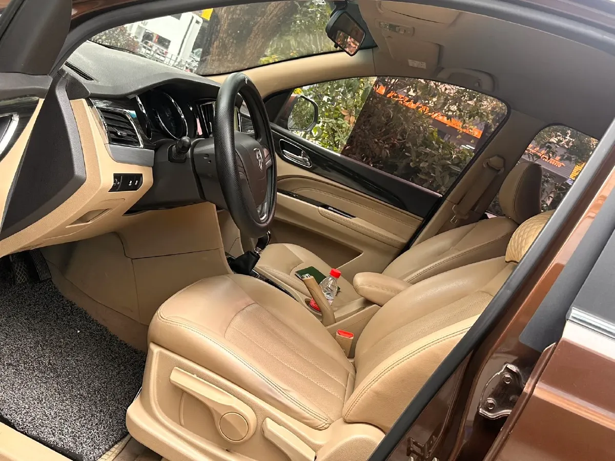 2016 BaoJun 560 1.5T 150HP L4 6MT,autocango,china used car exporter,china ev exporter,chinese used car exporter,chinese used ev exporter