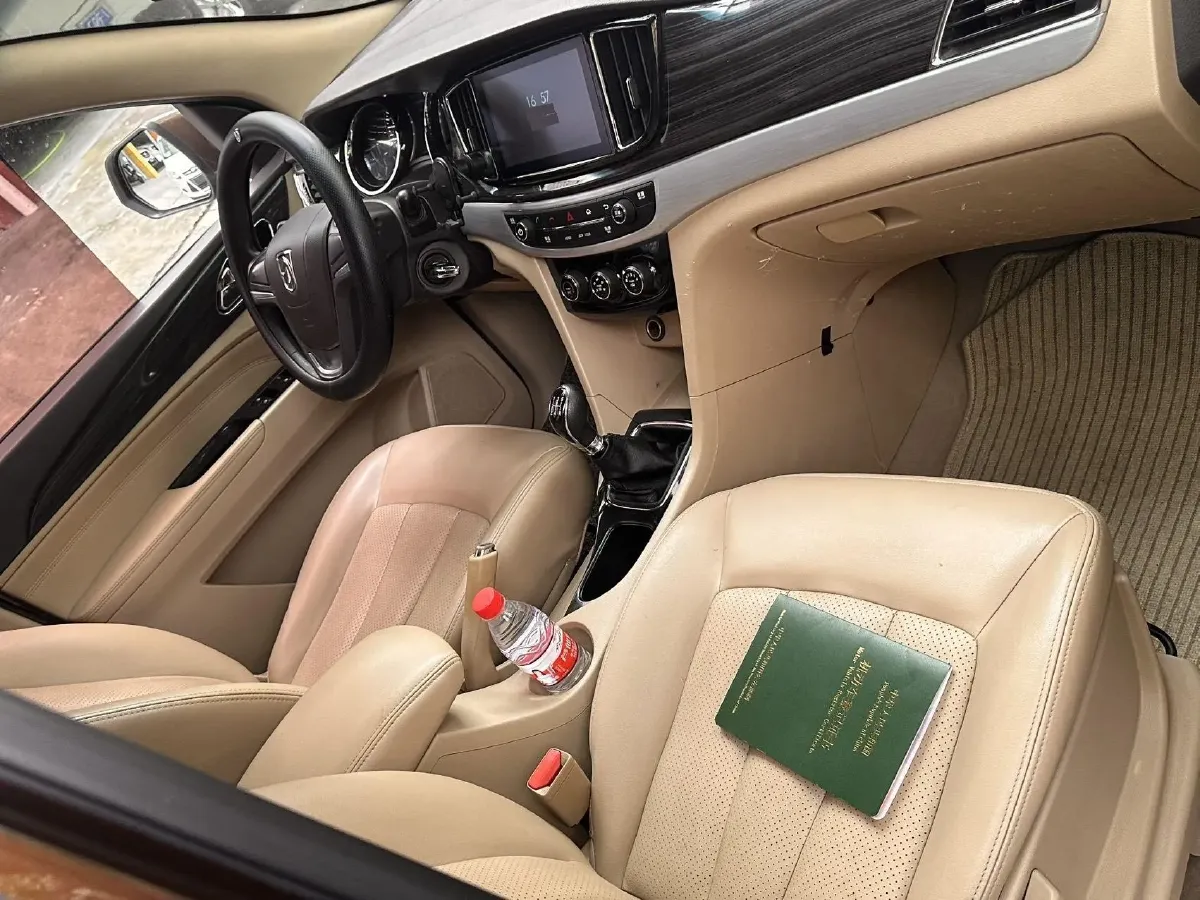 2016 BaoJun 560 1.5T 150HP L4 6MT,autocango,china used car exporter,china ev exporter,chinese used car exporter,chinese used ev exporter