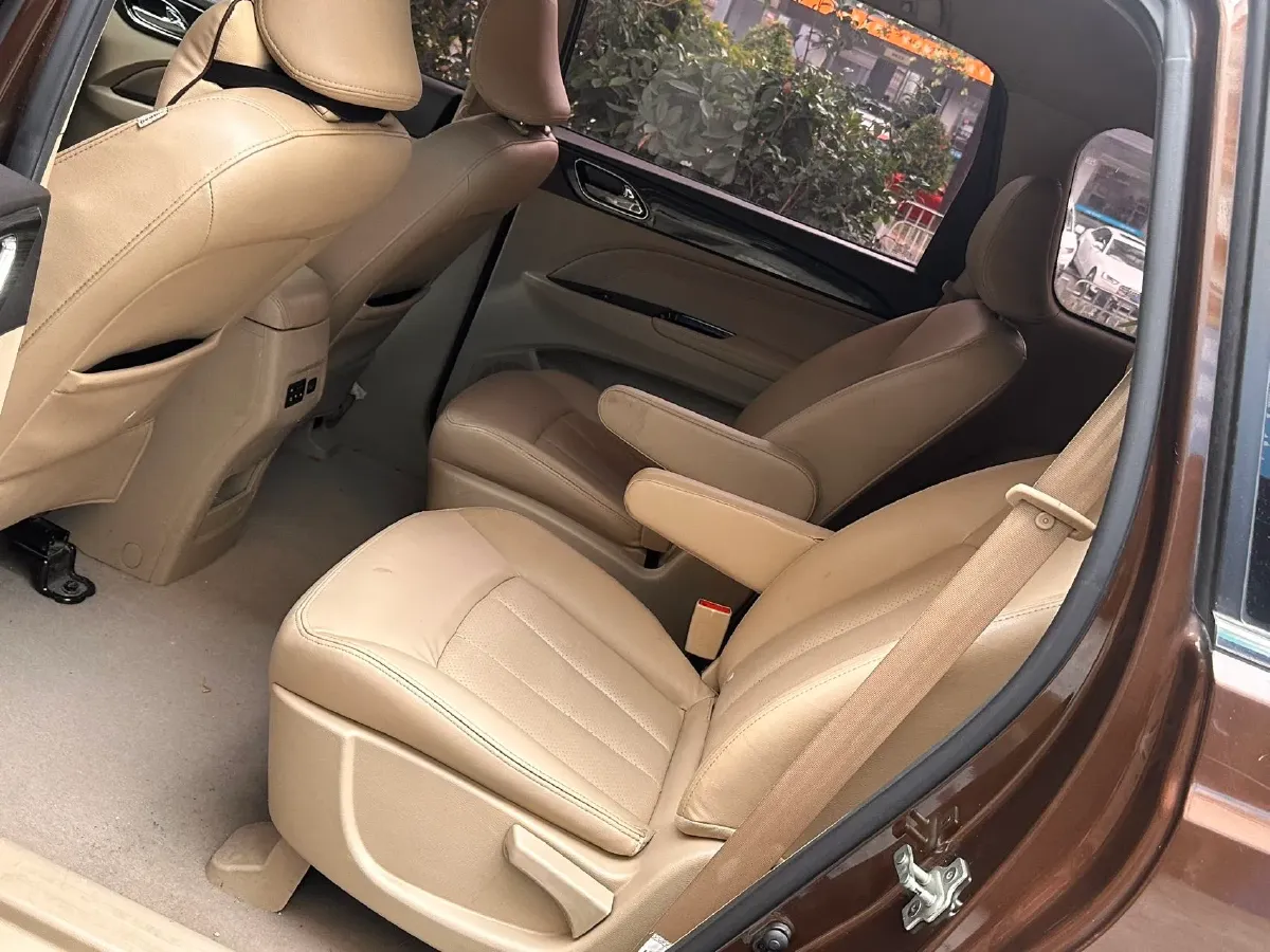 2016 BaoJun 560 1.5T 150HP L4 6MT,autocango,china used car exporter,china ev exporter,chinese used car exporter,chinese used ev exporter