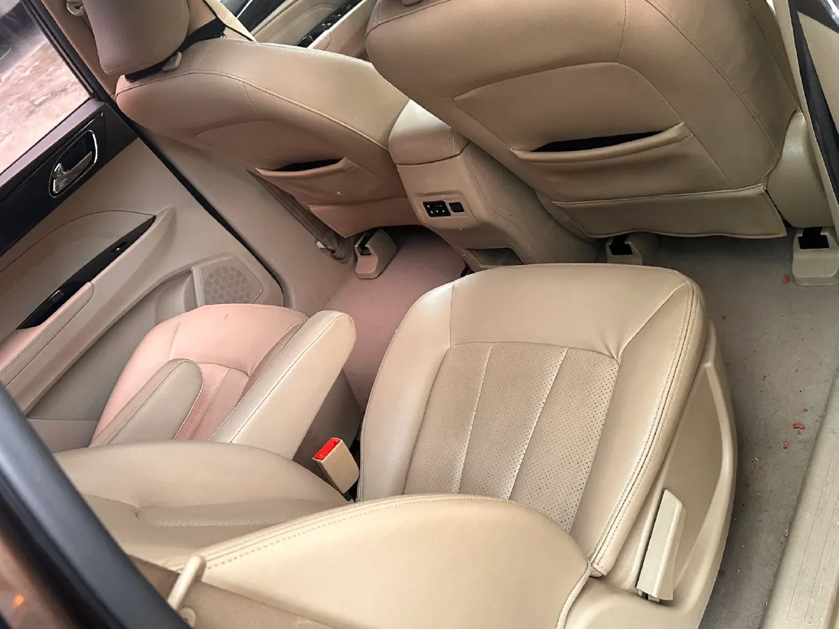 2016 BaoJun 560 1.5T 150HP L4 6MT,autocango,china used car exporter,china ev exporter,chinese used car exporter,chinese used ev exporter