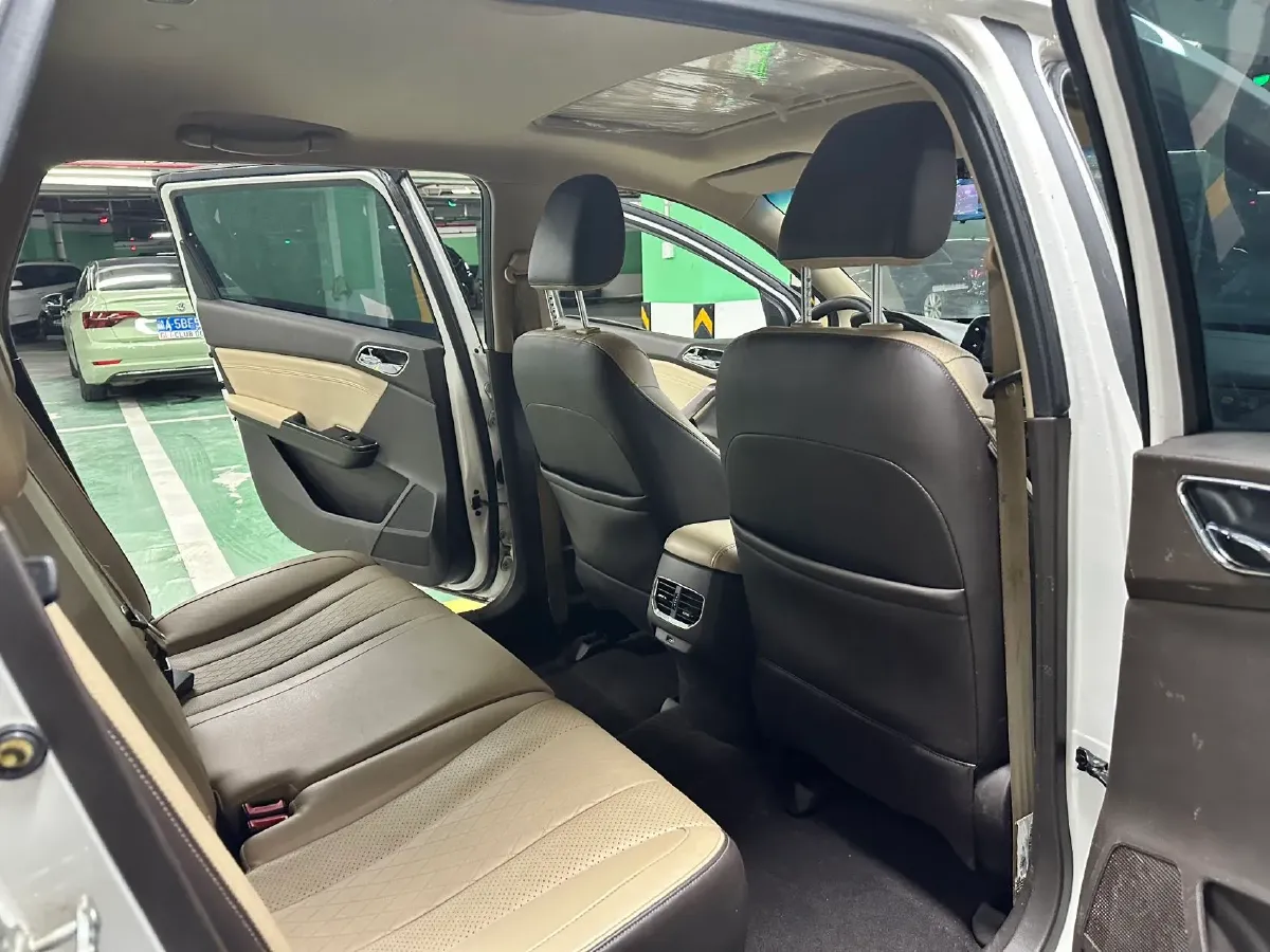 2017 BaoJun 310W 1.5L 112HP L4 6MT,autocango,china used car exporter,china ev exporter,chinese used car exporter,chinese used ev exporter