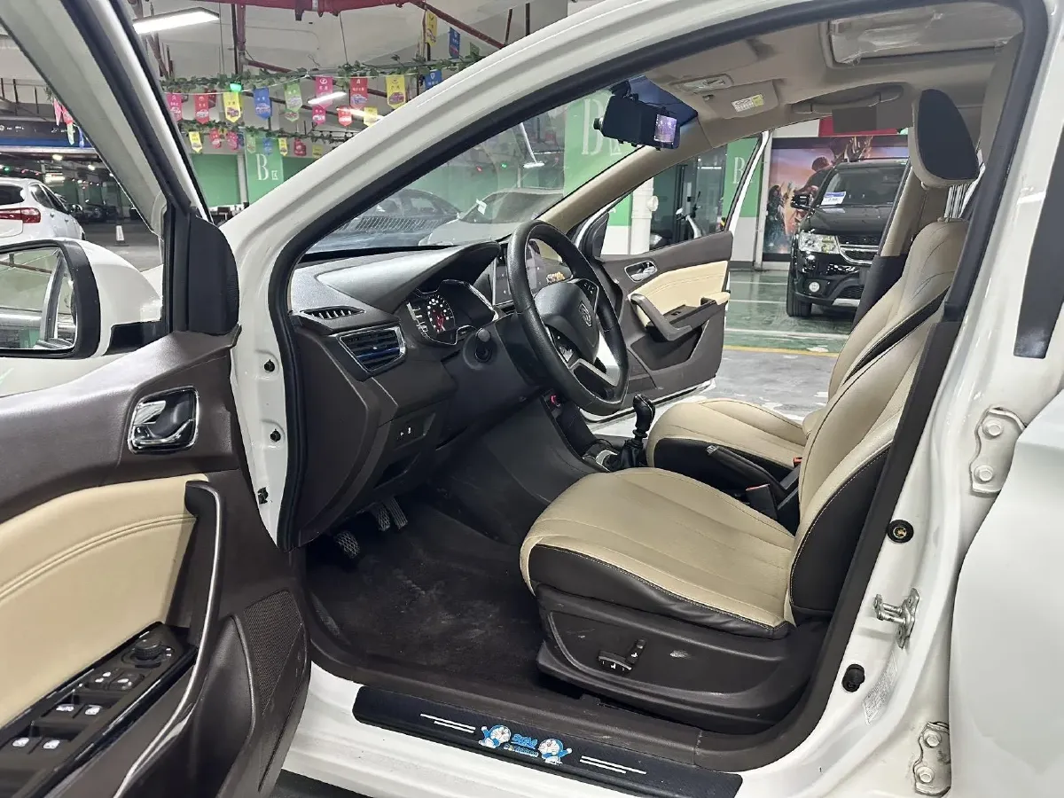 2017 BaoJun 310W 1.5L 112HP L4 6MT,autocango,china used car exporter,china ev exporter,chinese used car exporter,chinese used ev exporter