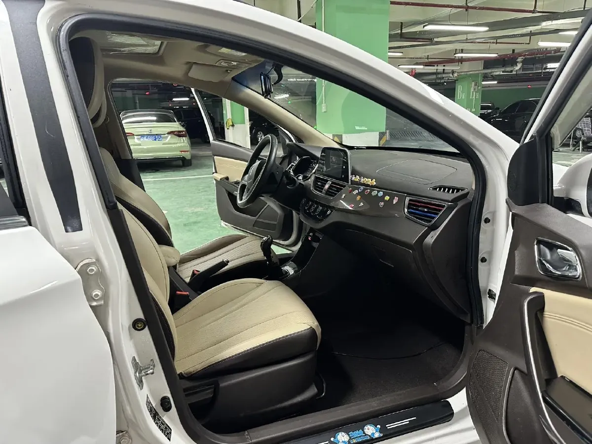 2017 BaoJun 310W 1.5L 112HP L4 6MT,autocango,china used car exporter,china ev exporter,chinese used car exporter,chinese used ev exporter