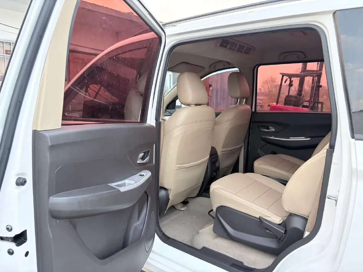 2021 WuLing RongGuang New Truck 1.5L 99HP L4 5MT,autocango,china used car exporter,china ev exporter,chinese used car exporter,chinese used ev exporter