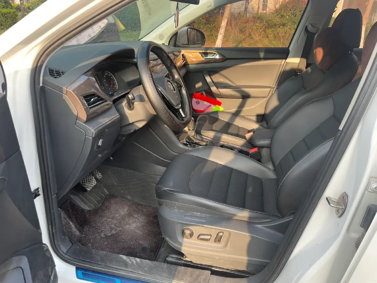 2019 MINI MINI 1.5T 102HP L3 7DCT,autocango,china used car exporter,china ev exporter,chinese used car exporter,chinese used ev exporter