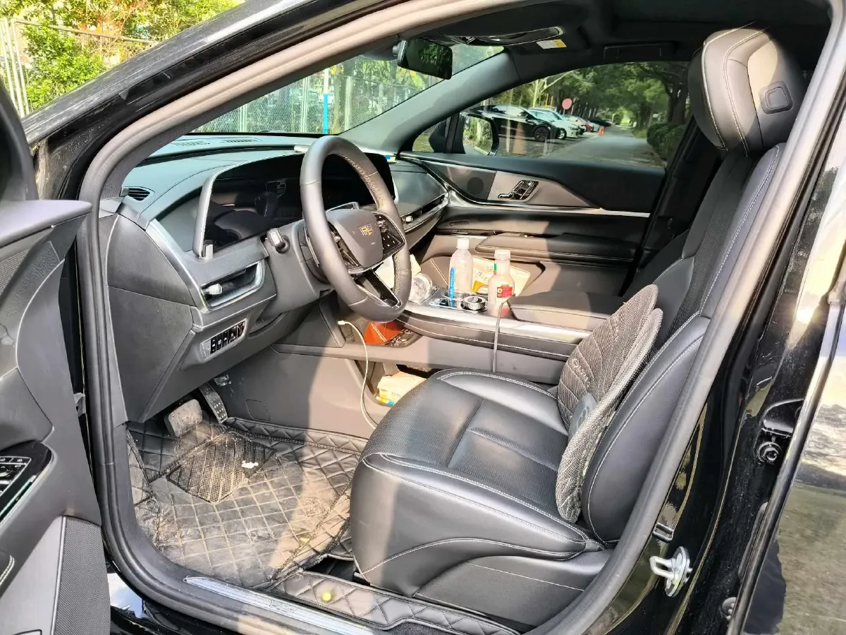 2025 Cadillac XT5 2.0T 237HP L4 9AT,autocango,china used car exporter,china ev exporter,chinese used car exporter,chinese used ev exporter