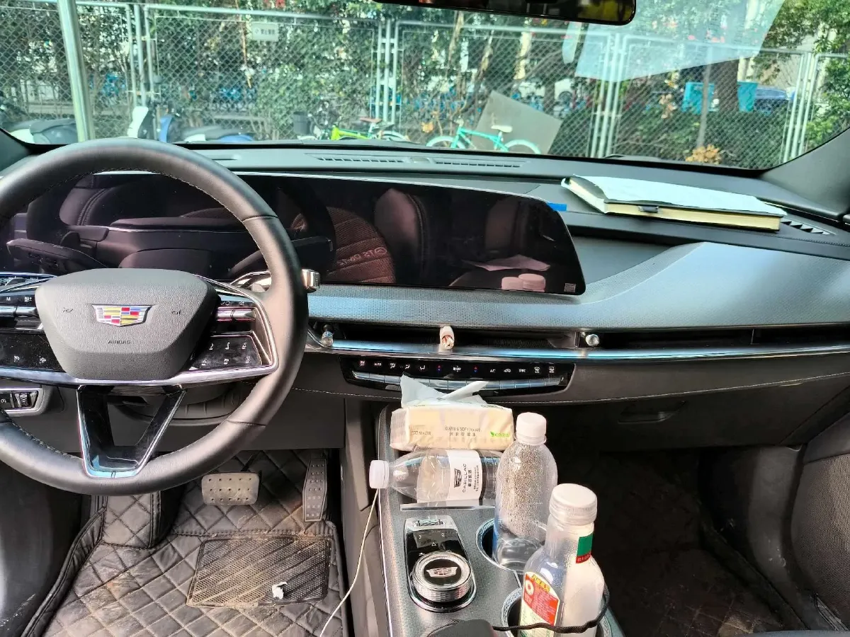 2025 Cadillac XT5 2.0T 237HP L4 9AT,autocango,china used car exporter,china ev exporter,chinese used car exporter,chinese used ev exporter