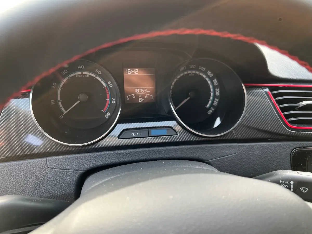 2020 Skoda Rapid Spaceback 1.5L 112HP L4 6AT,autocango,china used car exporter,china ev exporter,chinese used car exporter,chinese used ev exporter