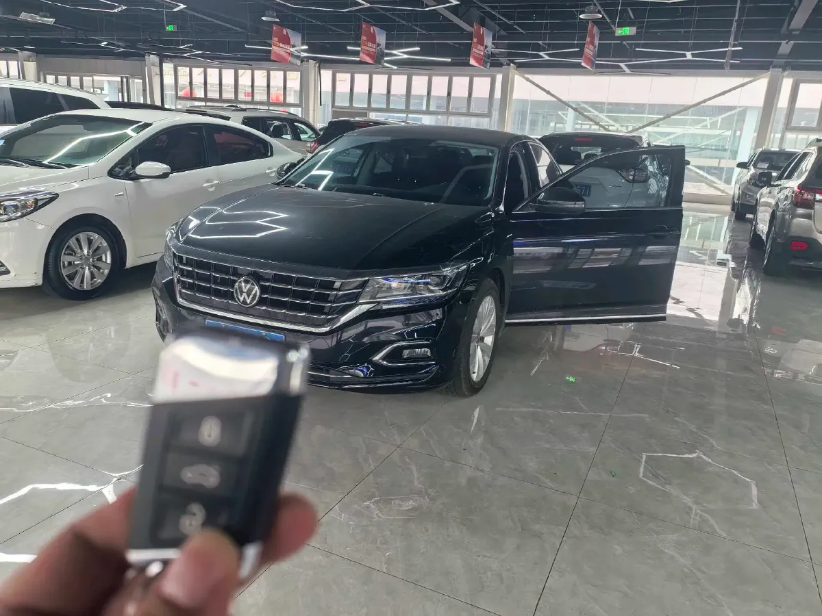 2020 Volkswagen Passat 2.0T 186HP L4 7DCT,autocango,china used car exporter,china ev exporter,chinese used car exporter,chinese used ev exporter