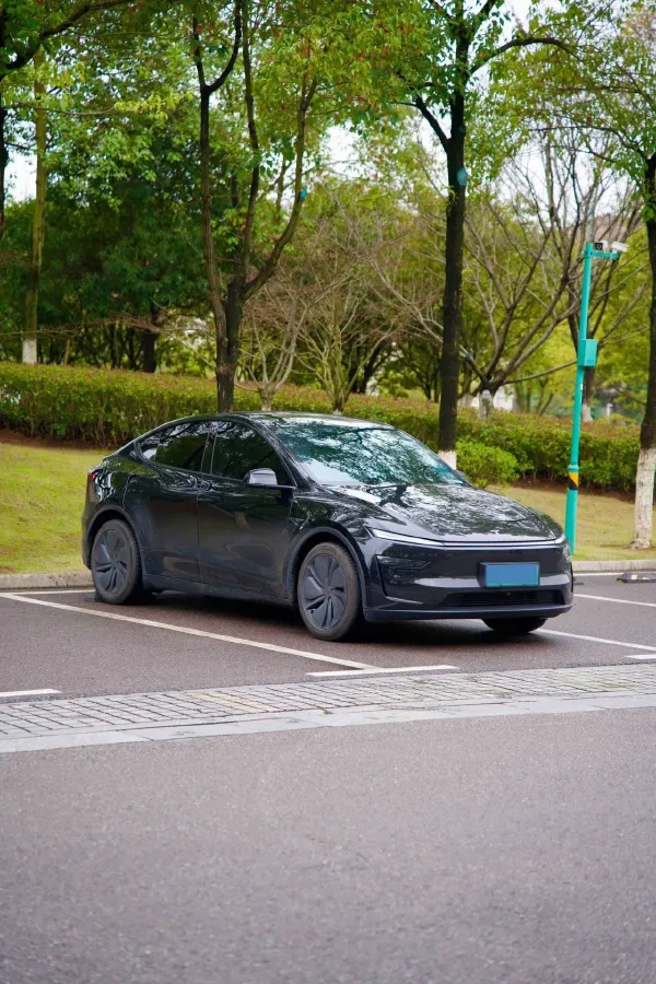 2025 Tesla Model Y BEV 78.4KWH,autocango,china used car exporter,china ev exporter,chinese used car exporter,chinese used ev exporter