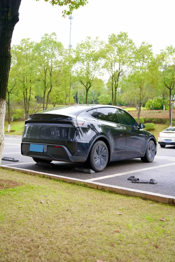 2025 Tesla Model Y BEV 78.4KWH,autocango,china used car exporter,china ev exporter,chinese used car exporter,chinese used ev exporter